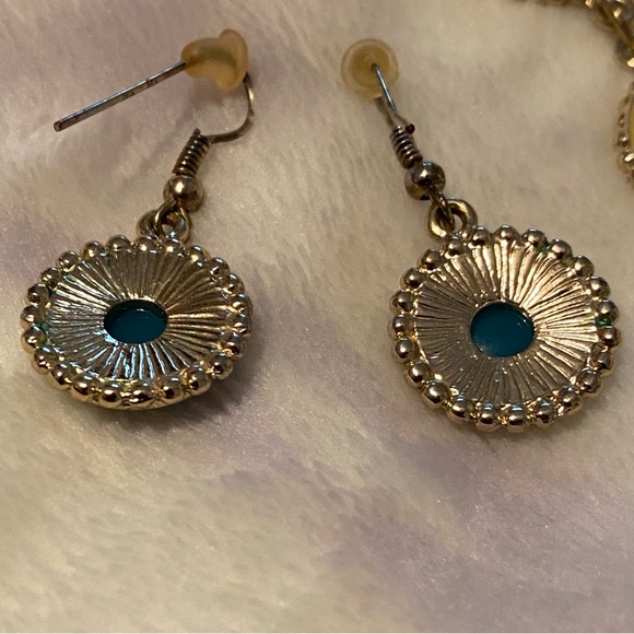 Costume Necklace - Earring Set. Blue, Green in Gold Setting. - Picture 6 of 9
